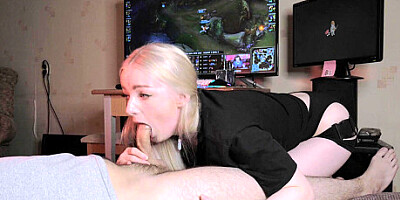 Hard fucked in the mouth Gamergirl