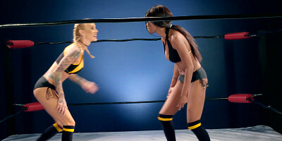 Two sexy things are in the ring, fucking and fighting each other