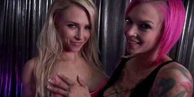 Plastic Alix Lynx and Anna Bell Peaks's pussy sex