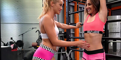 Sportsgirls turn out to be lesbians and go banging in the gym