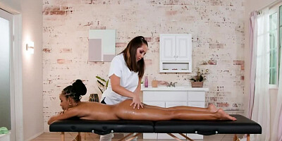 Jenna Sativa and Jenna Foxx are licking on the massage table