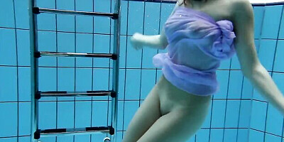 Sophisticated Aneta - solo female sex - Underwater Show