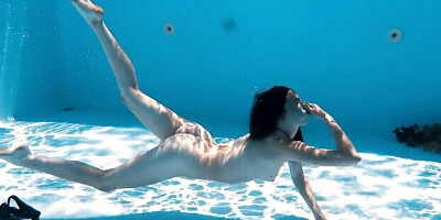 Underwater Show featuring ladylove's solo female video