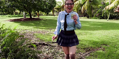 Adorable hipster lass wants to fuck hard in the park