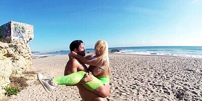 BANGBROS - Bubble Butt Beach Day With Argentinian PAWG Blondie Fesser