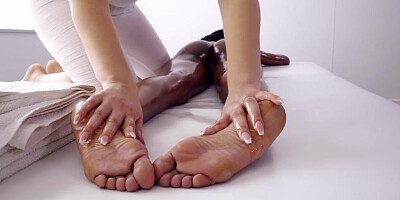 Massage Rooms Sofia Lee rubs big naturals on British ebony babe Asia Rae