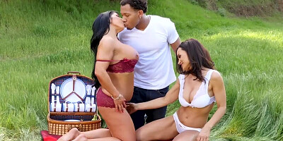 Lisa Ann & Raven Hart are fucking a lucky guy on a picnic