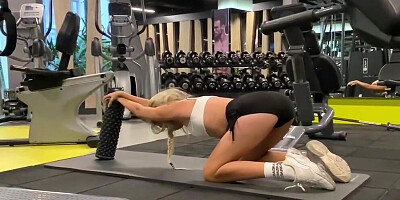 Pickup blonde in the gym dragged a stranger into her room for passionate sex