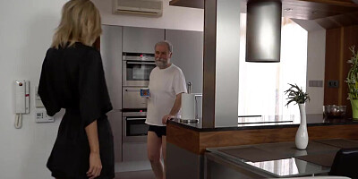 Morning begins for old man and blonde with great sex