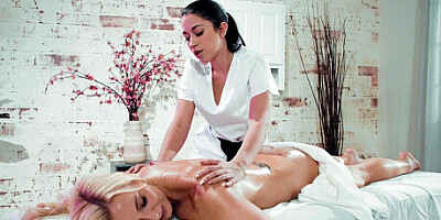 Seductive Masseuse Alex Coal Gives MILF Client An Extra Special Massage