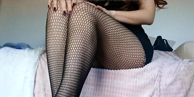 Vends-ta-culotte - Gorgeous dominatrix in fishnet pantyhose submitting you to her pleasure